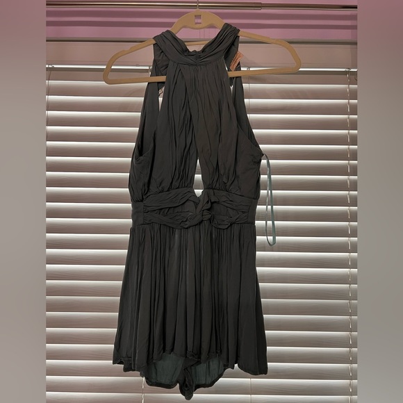 Green romper - Picture 3 of 8